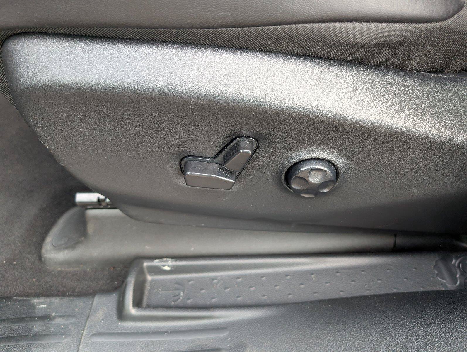 Used 2025 Chrysler Pacifica Limited FWD image 15