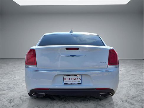 Used 2022 Chrysler 300 Touring image 26