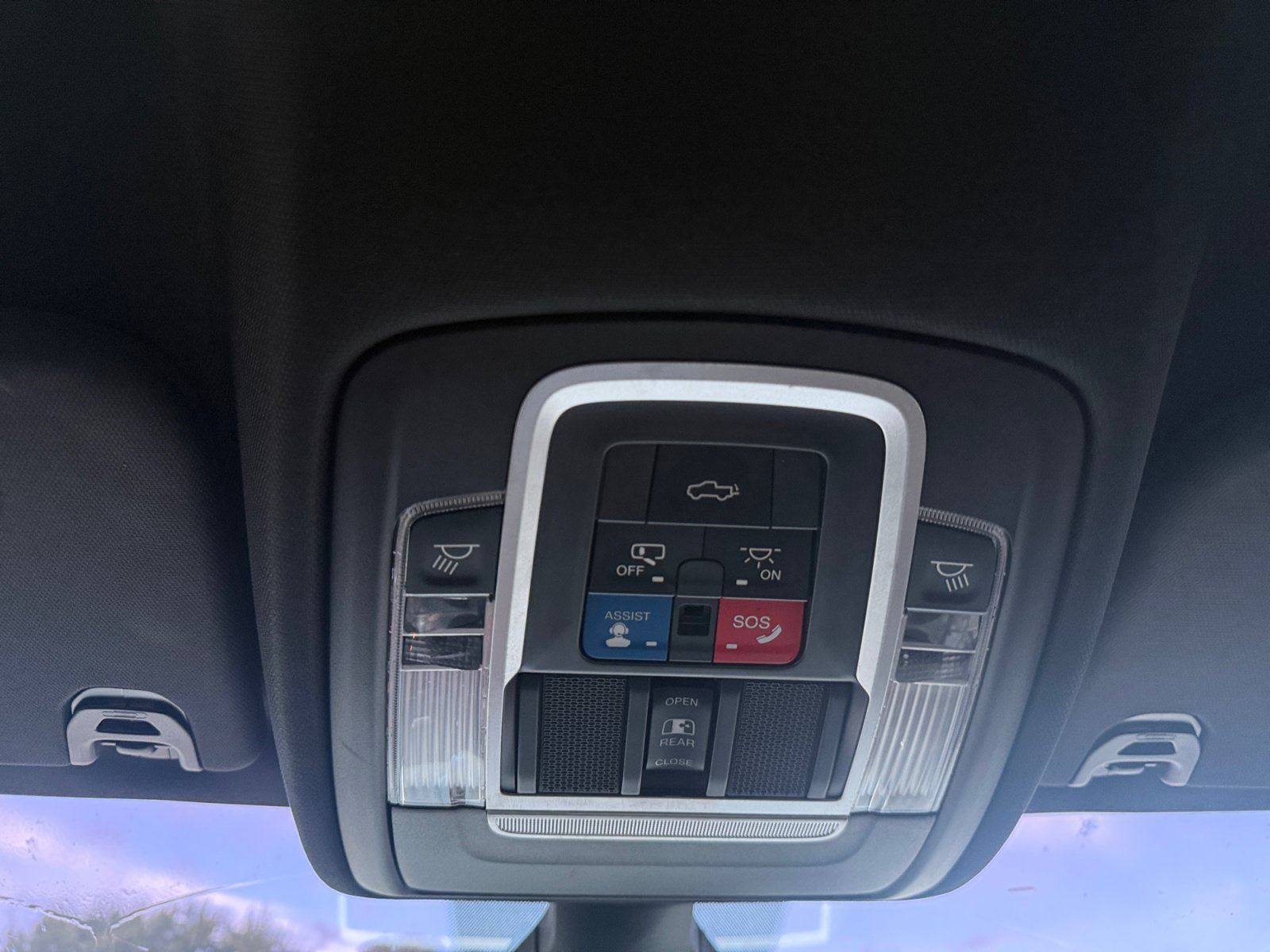 Used 2020 RAM 1500 Laramie AWD/4WD image 15