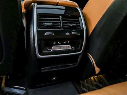 Used 2022 BMW X5 sDrive40i w/ M Sport Package RWD image 39