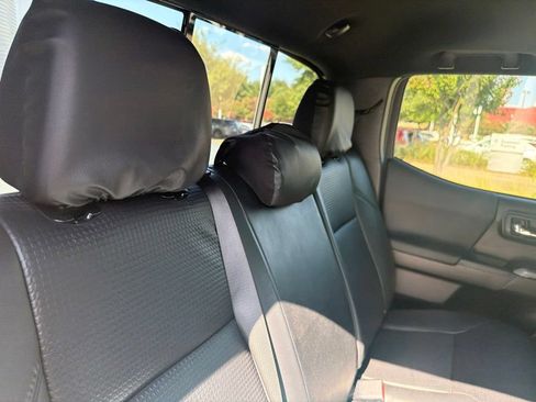 Used 2020 Toyota Tacoma TRD Off-Road w/ TRD Premium Off Road Package AWD/4WD image 8
