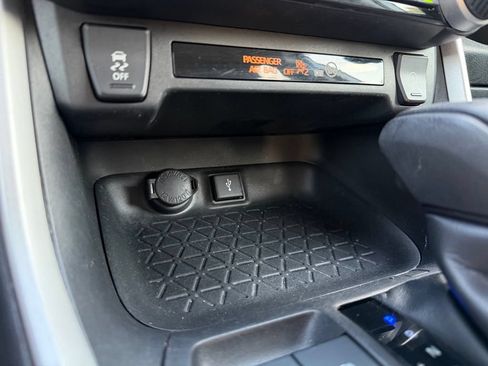 Used 2022 Toyota RAV4 XLE FWD image 22