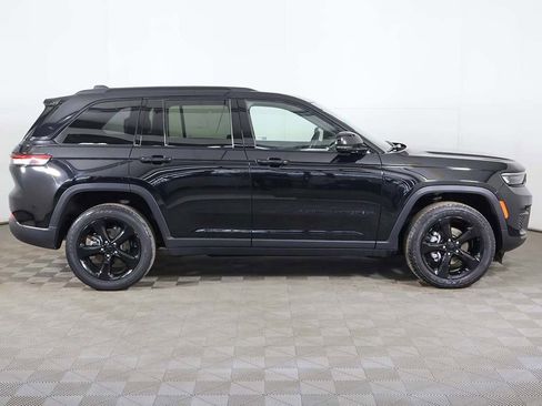Used 2023 Jeep Grand Cherokee Altitude image 17