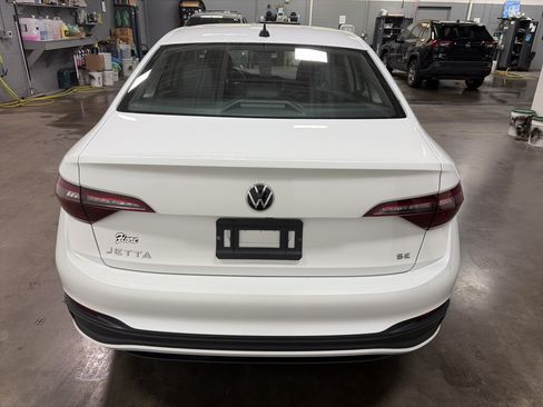 Certified 2023 Volkswagen Jetta SE FWD image 4