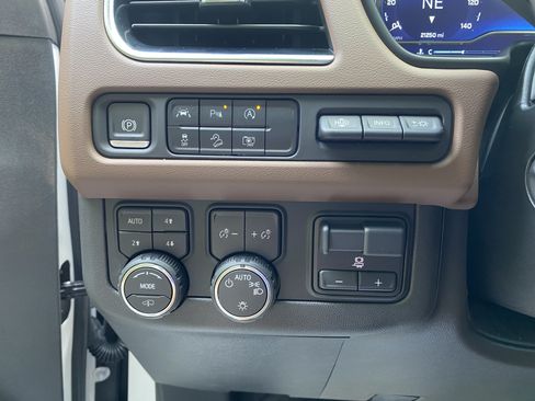 Used 2024 Chevrolet Tahoe High Country AWD/4WD image 18