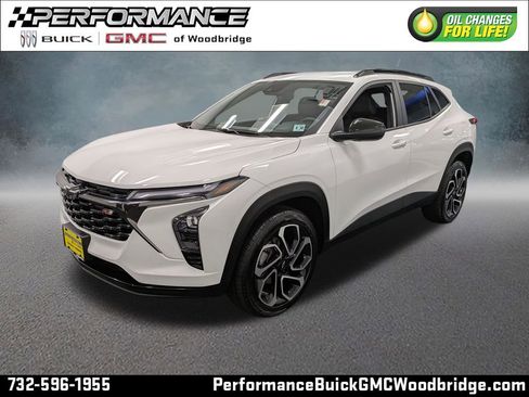 Used 2025 Chevrolet Trax RS w/ Driver Confidence Package image 1