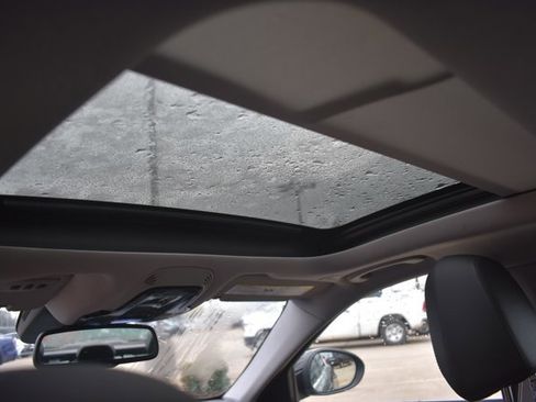 Used 2021 Alfa Romeo Giulia Sprint w/ Sun & Sound Package image 17