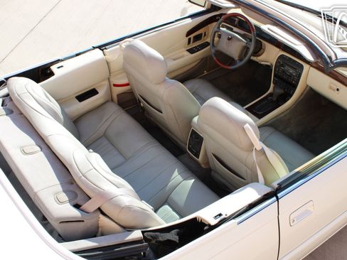 Used 2002 Cadillac Eldorado Touring w/ Preffered Equipment Group image 40