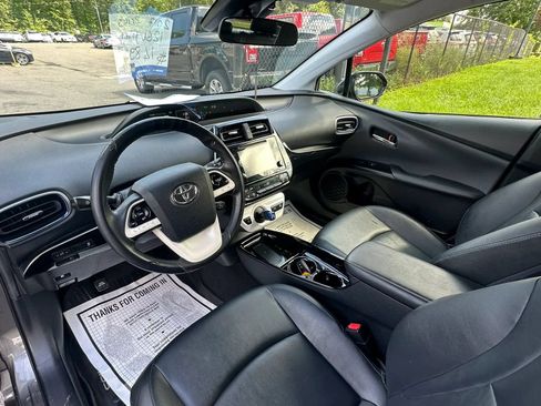 Used 2017 Toyota Prius Three Touring FWD image 18