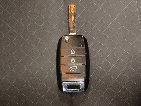 Used 2019 Kia Sorento S image 32