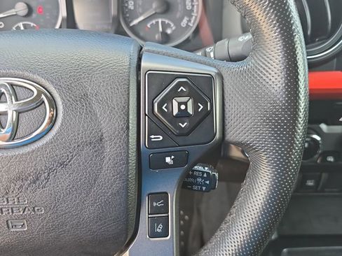 Used 2020 Toyota Tacoma TRD Off-Road AWD/4WD image 18