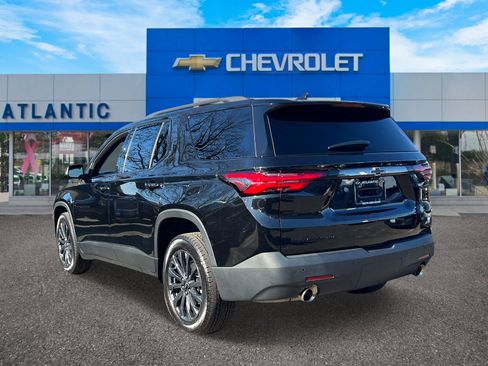 Used 2022 Chevrolet Traverse RS image 3