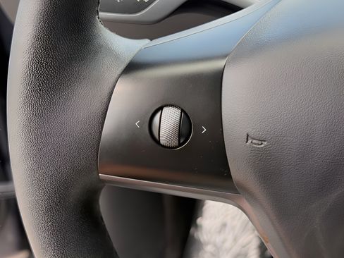 Used 2023 Tesla Model Y Performance AWD/4WD image 34