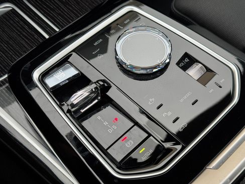 Used 2023 BMW 740i RWD image 38