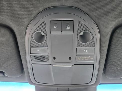 Used 2022 Genesis G70 2.0T RWD image 23