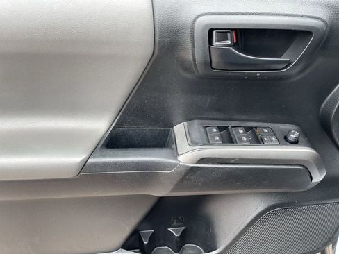 Used 2019 Toyota Tacoma SR5 image 12