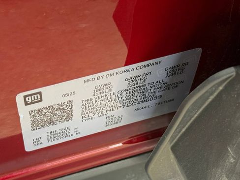 Used 2025 Chevrolet Trax LT FWD image 28