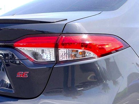 Used 2024 Toyota Corolla SE w/ SE Premium Package FWD image 5