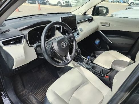 Used 2024 Toyota Corolla Cross XLE w/ Convenience Package FWD image 3