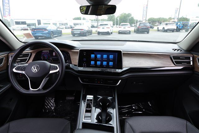Used 2024 Volkswagen Atlas SE AWD/4WD image 29