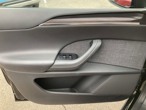 Used 2024 Tesla Model X image 11