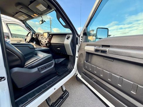 Used 2015 Ford F350 Lariat image 26