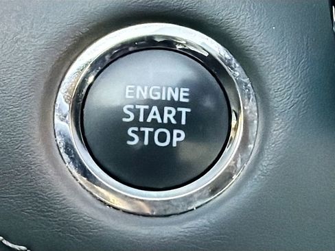 Used 2023 Toyota Highlander XLE image 37