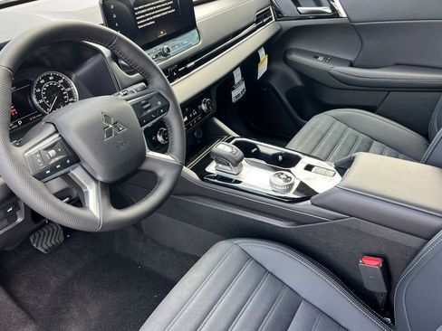 New 2026 Mitsubishi Outlander SE image 11