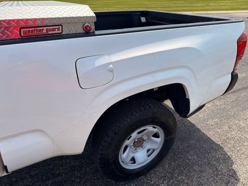 Used 2022 Toyota Tacoma SR AWD/4WD image 10