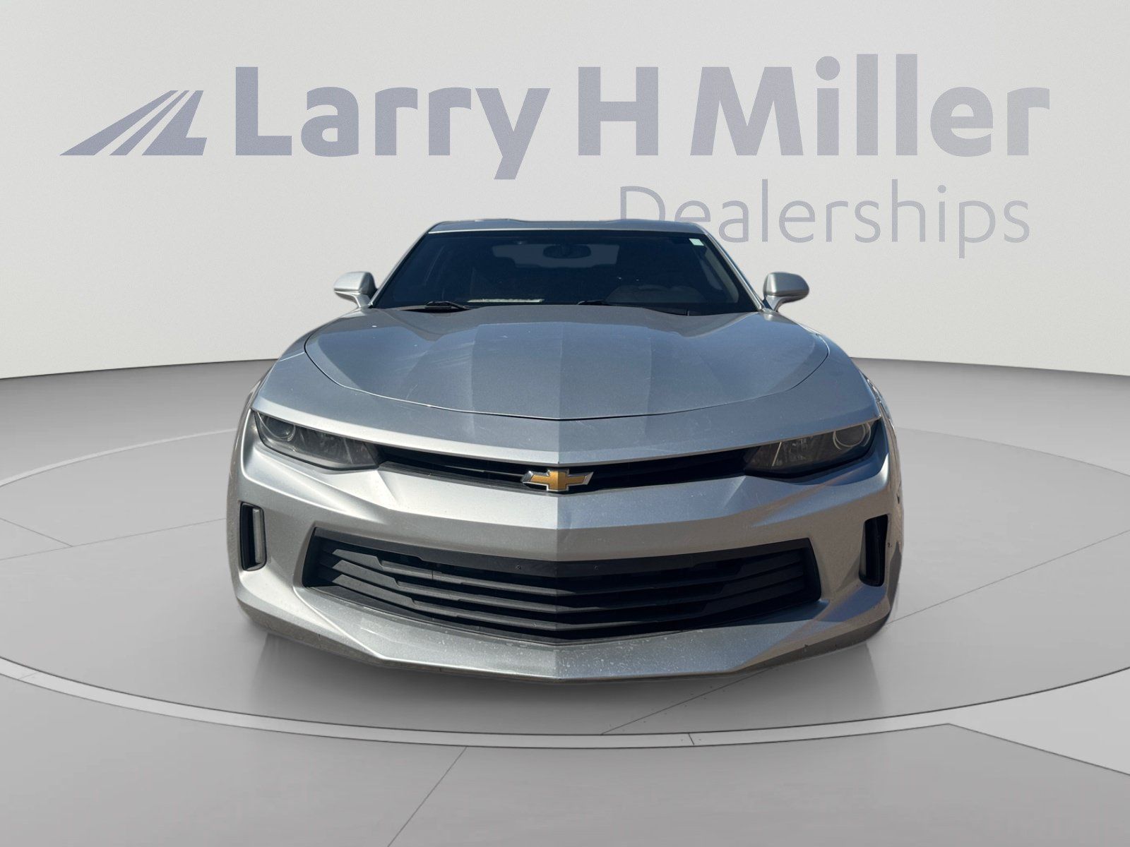 Used 2018 Chevrolet Camaro LT RWD image 8