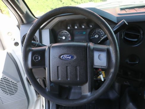 Used 2016 Ford F550 2WD Regular Cab Super Duty image 24