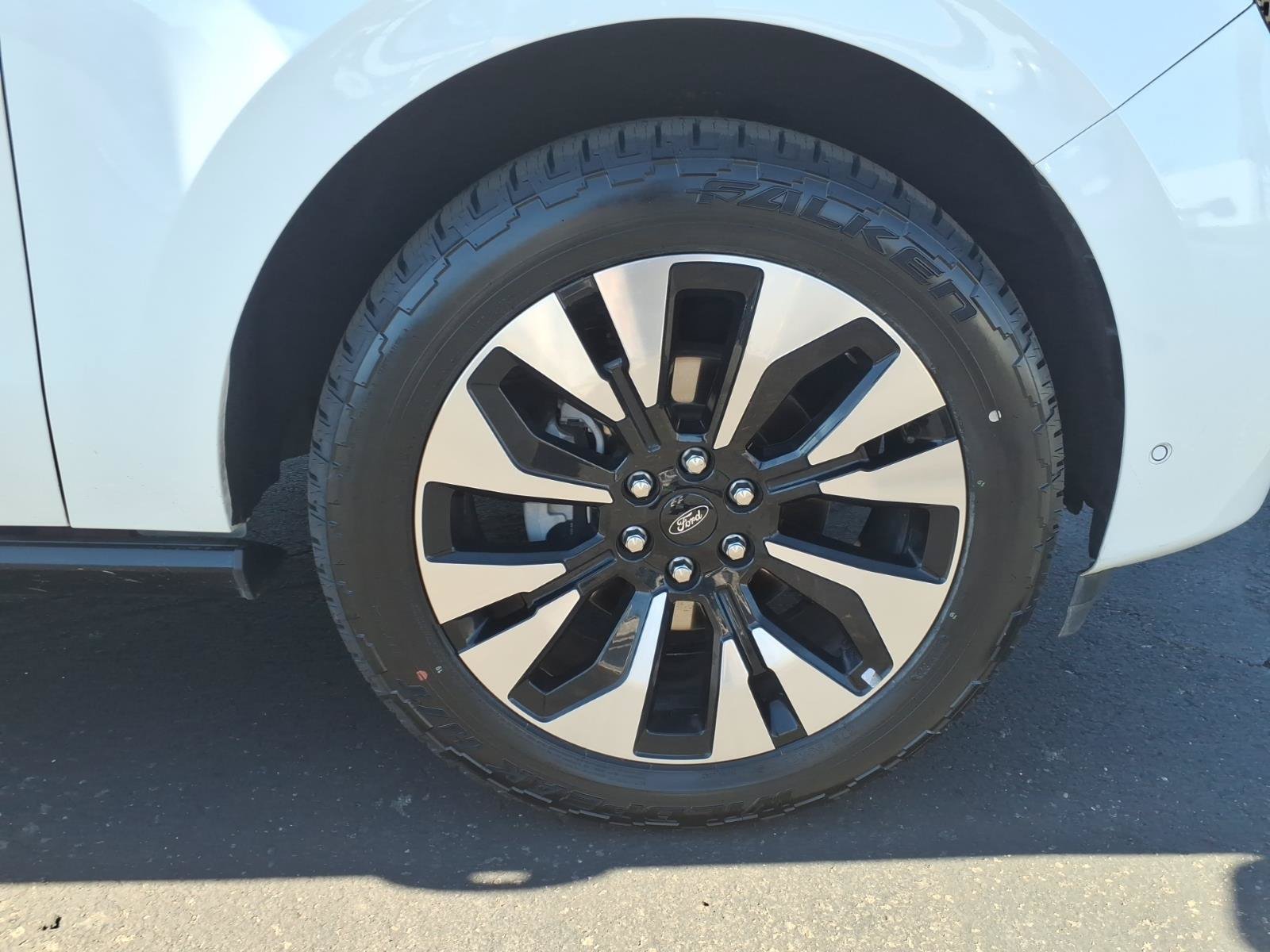 Certified 2025 Ford Expedition Max Platinum AWD/4WD image 8