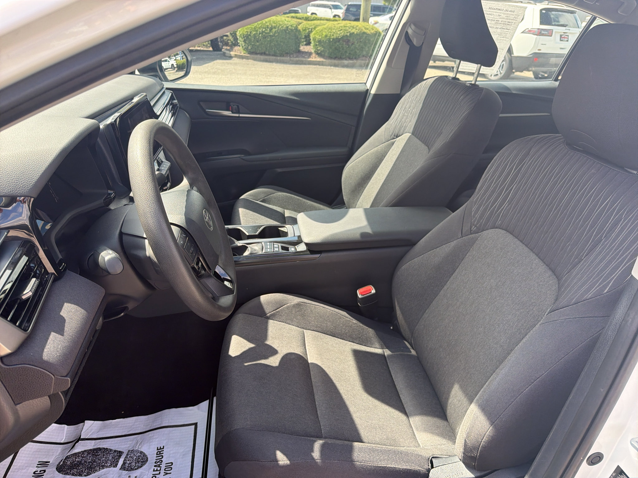 Used 2025 Toyota Camry LE FWD image 24