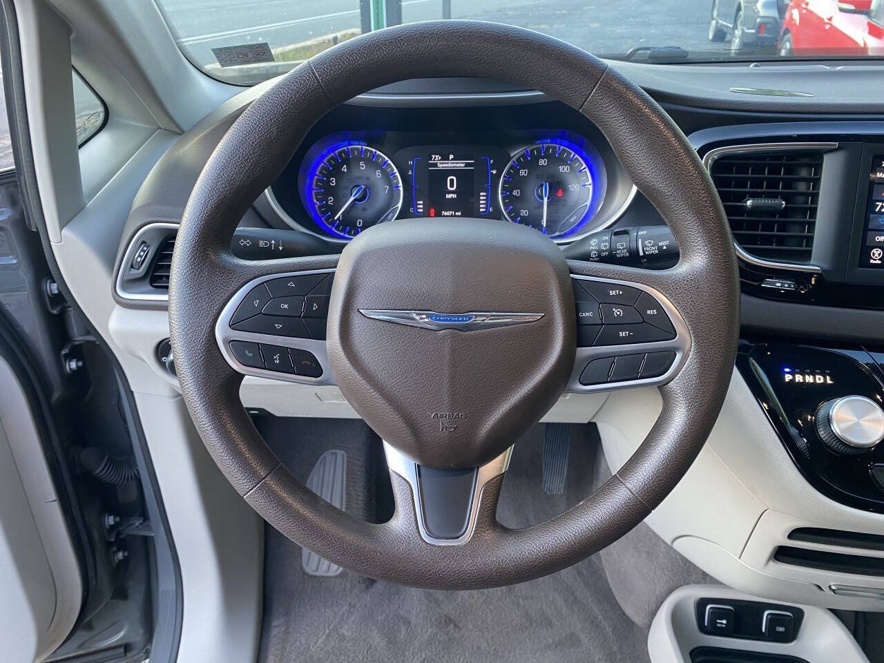 Used 2020 Chrysler Pacifica Touring FWD image 17