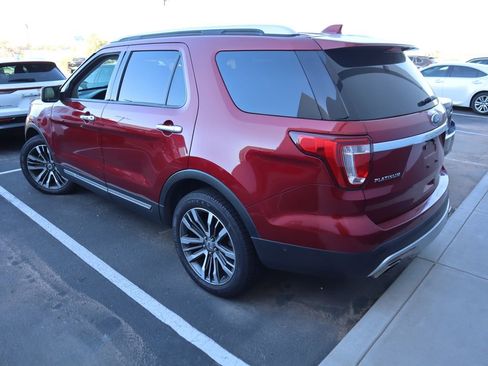 Used 2017 Ford Explorer Platinum image 2