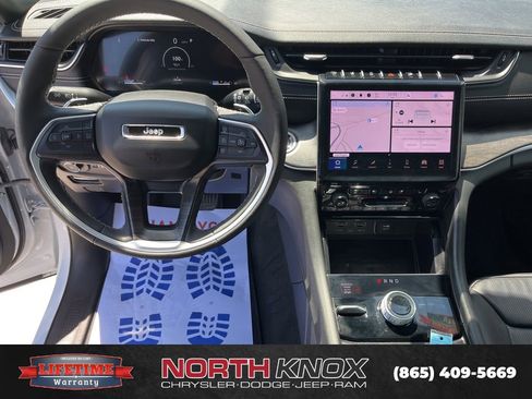 Used 2025 Jeep Grand Cherokee Limited w/ Luxury Tech Group II image 7