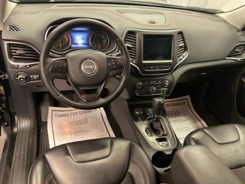 Used 2020 Jeep Cherokee Trailhawk w/ Cold Weather Group AWD/4WD image 29