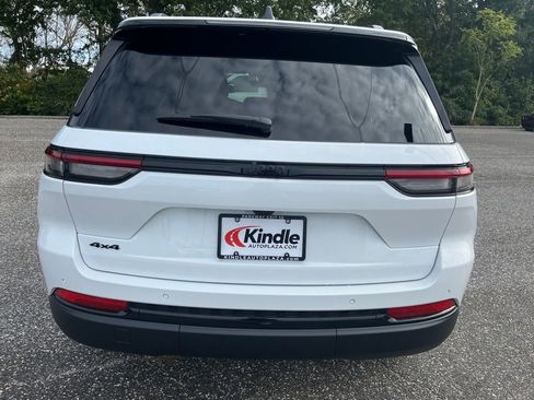 New 2025 Jeep Grand Cherokee Altitude AWD/4WD image 27