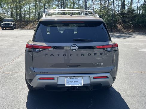 Used 2024 Nissan Pathfinder Platinum w/ Cargo Package AWD/4WD image 7