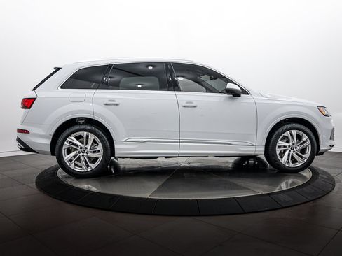 Used 2023 Audi Q7 3.0T Premium Plus w/ Premium Plus Package AWD/4WD image 3