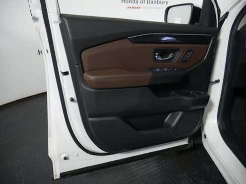 Used 2025 Honda Pilot Elite image 14