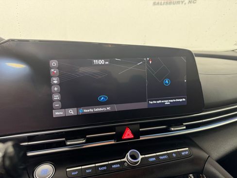 Used 2025 Hyundai Elantra SEL image 14