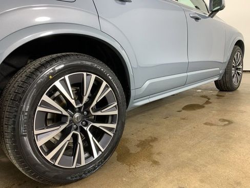 Used 2022 Volvo XC90 T5 Momentum w/ Advanced Package image 9
