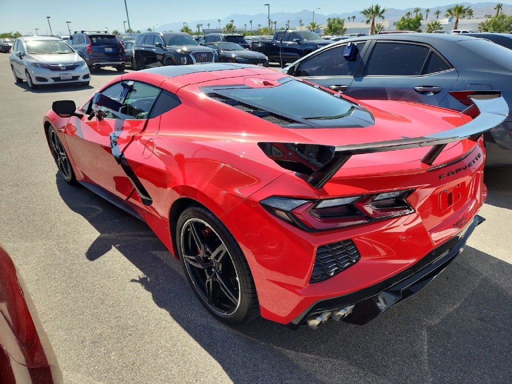 Used 2021 Chevrolet Corvette Stingray Preferred Cpe w/ Z51 Performance Package RWD image 3
