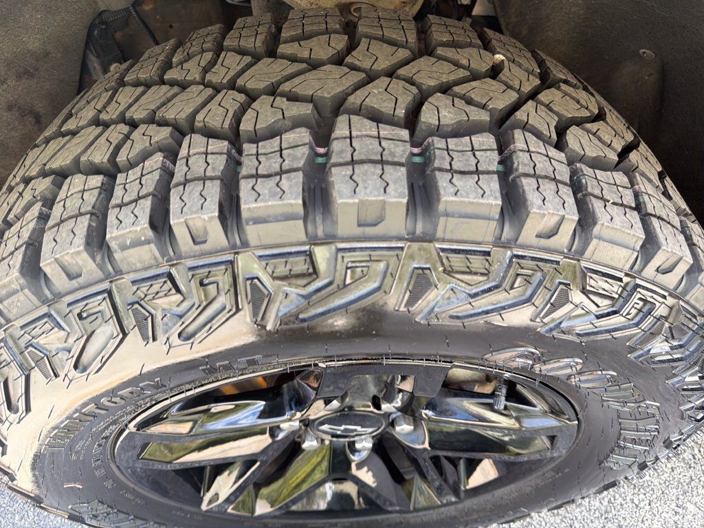 Used 2024 Chevrolet Silverado 1500 LT Trail Boss w/ Convenience Package II AWD/4WD image 31