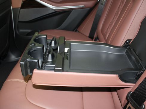 New 2026 BMW X5 M60i w/ Executive Package image 16