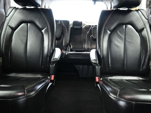 Used 2022 Chrysler Pacifica Touring-L FWD image 29