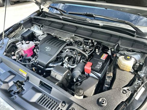 Used 2023 Toyota Highlander LE image 29