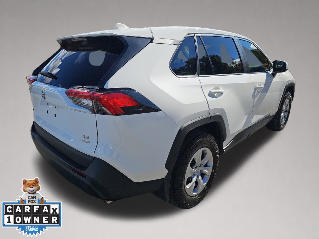 Used 2024 Toyota RAV4 LE AWD/4WD image 4