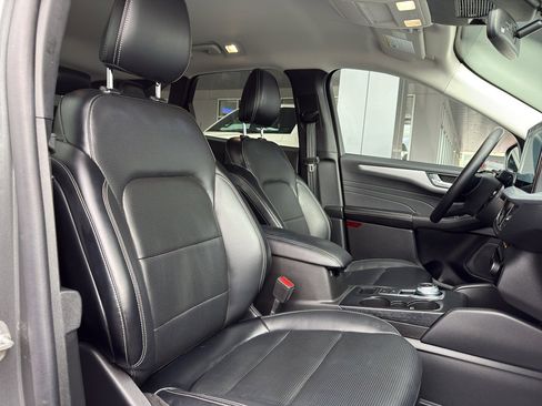 Used 2025 Ford Escape Platinum image 34